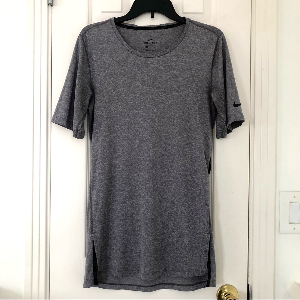 Nike Men’s Dri Fit shirt Size Small